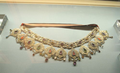 来自异域风情首饰,作为俄罗斯的民族,鞑靼女性的珠宝很富有个性